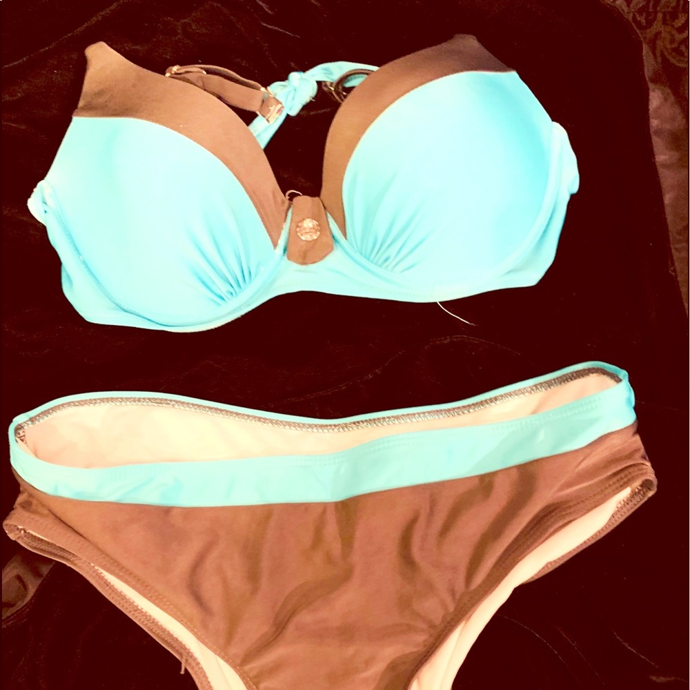 Bikini never worn ( bought too big )